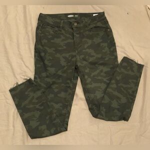 Camo skinny jeans